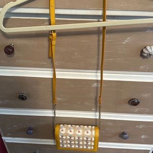 Jessica Simpson daisy crossbody purse; mustard color; off white/orange daisies